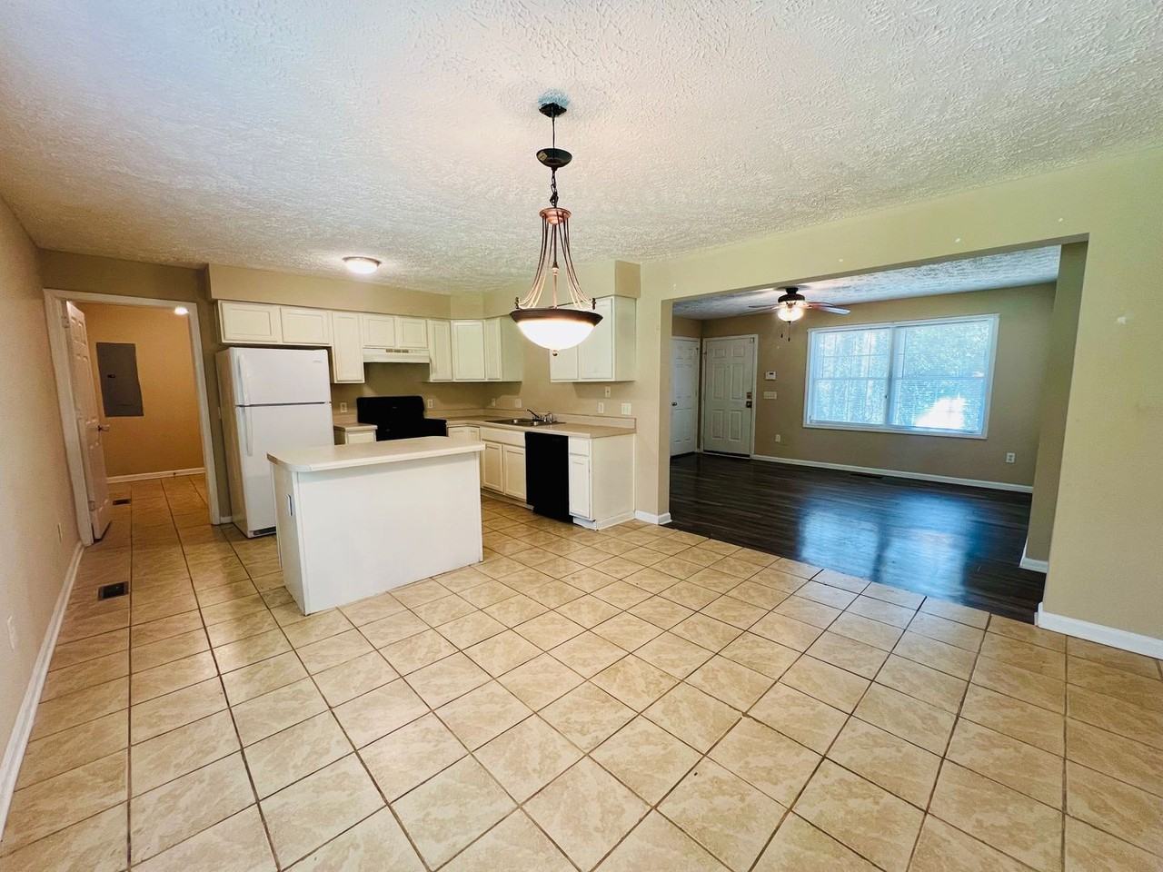 3314 Amay James Ave - Photo 4 of 12