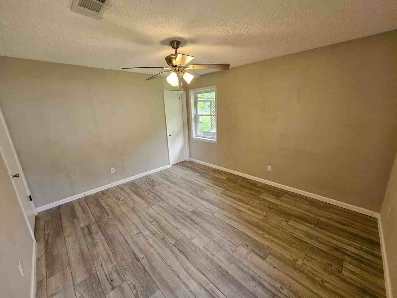 120 Powell Dr - Photo 6 of 10
