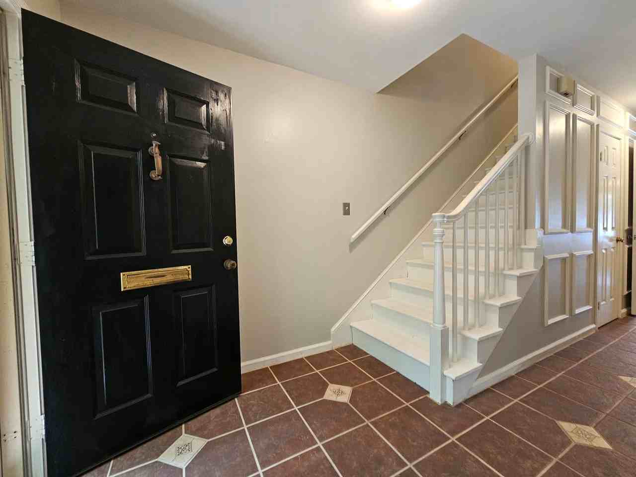 1019 Llewellyn Mews - Photo 2 of 23