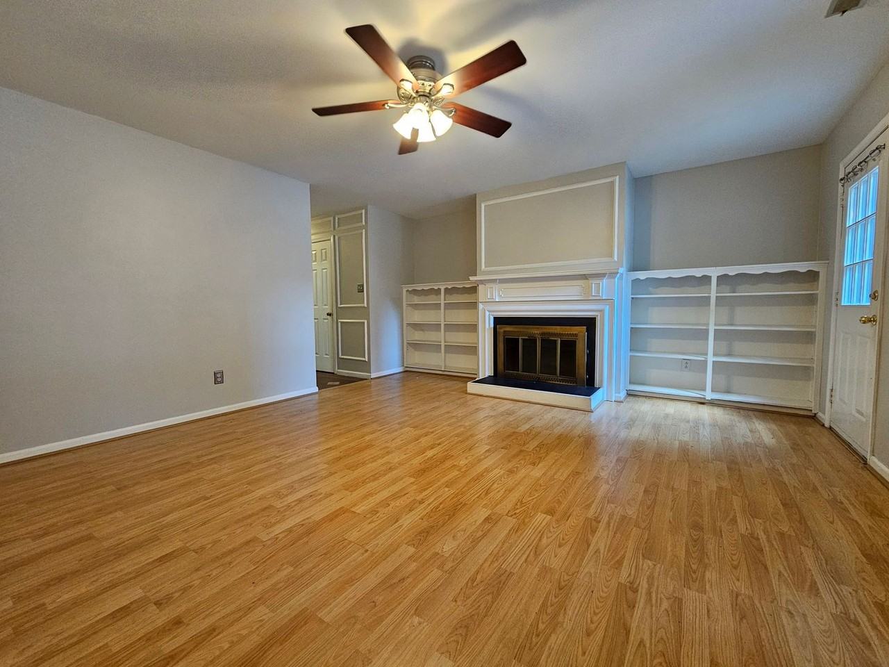 1019 Llewellyn Mews - Photo 3 of 23