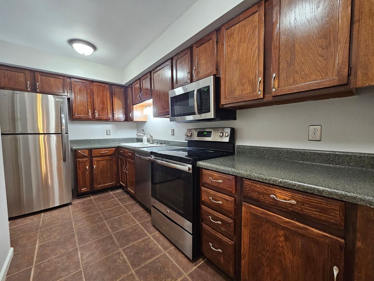 1019 Llewellyn Mews - Photo 6 of 23