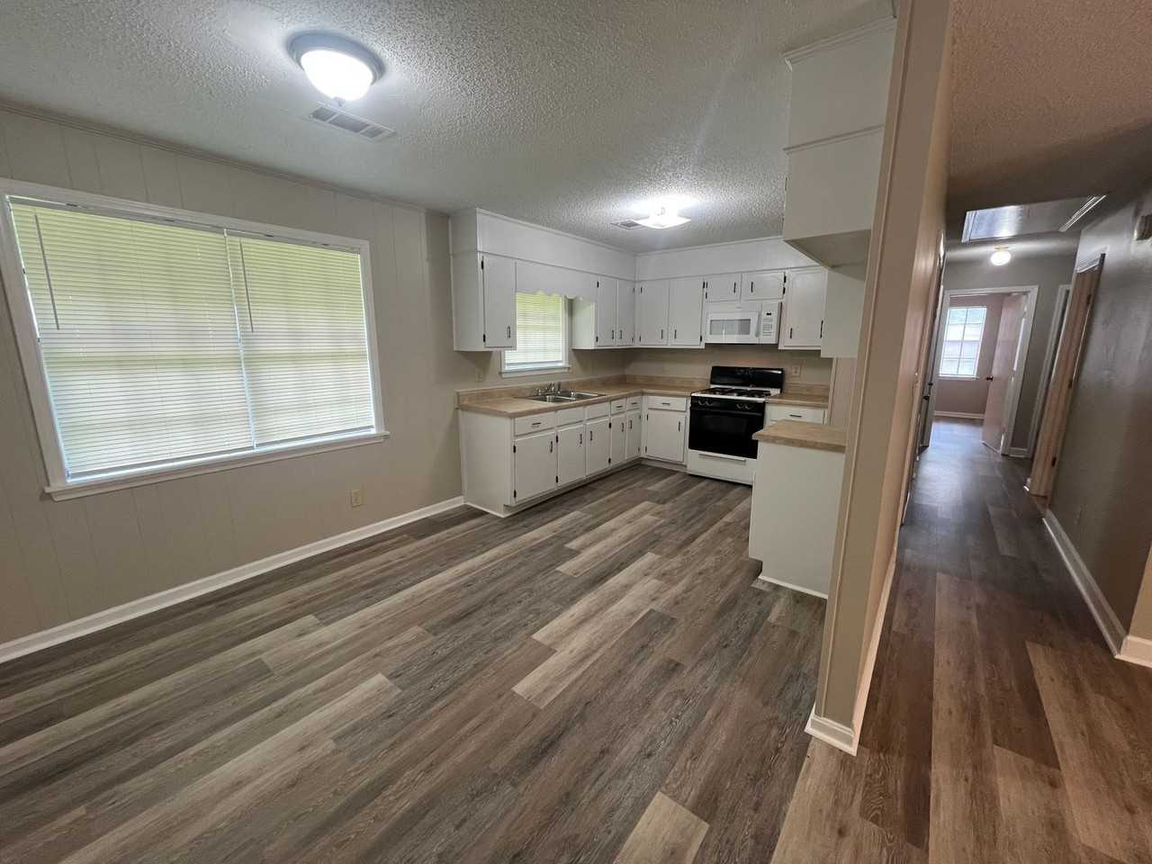 119 22nd Ave Ne - Photo 4 of 18