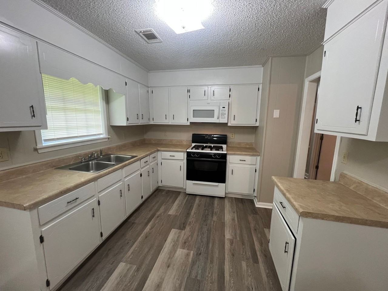119 22nd Ave Ne - Photo 6 of 18