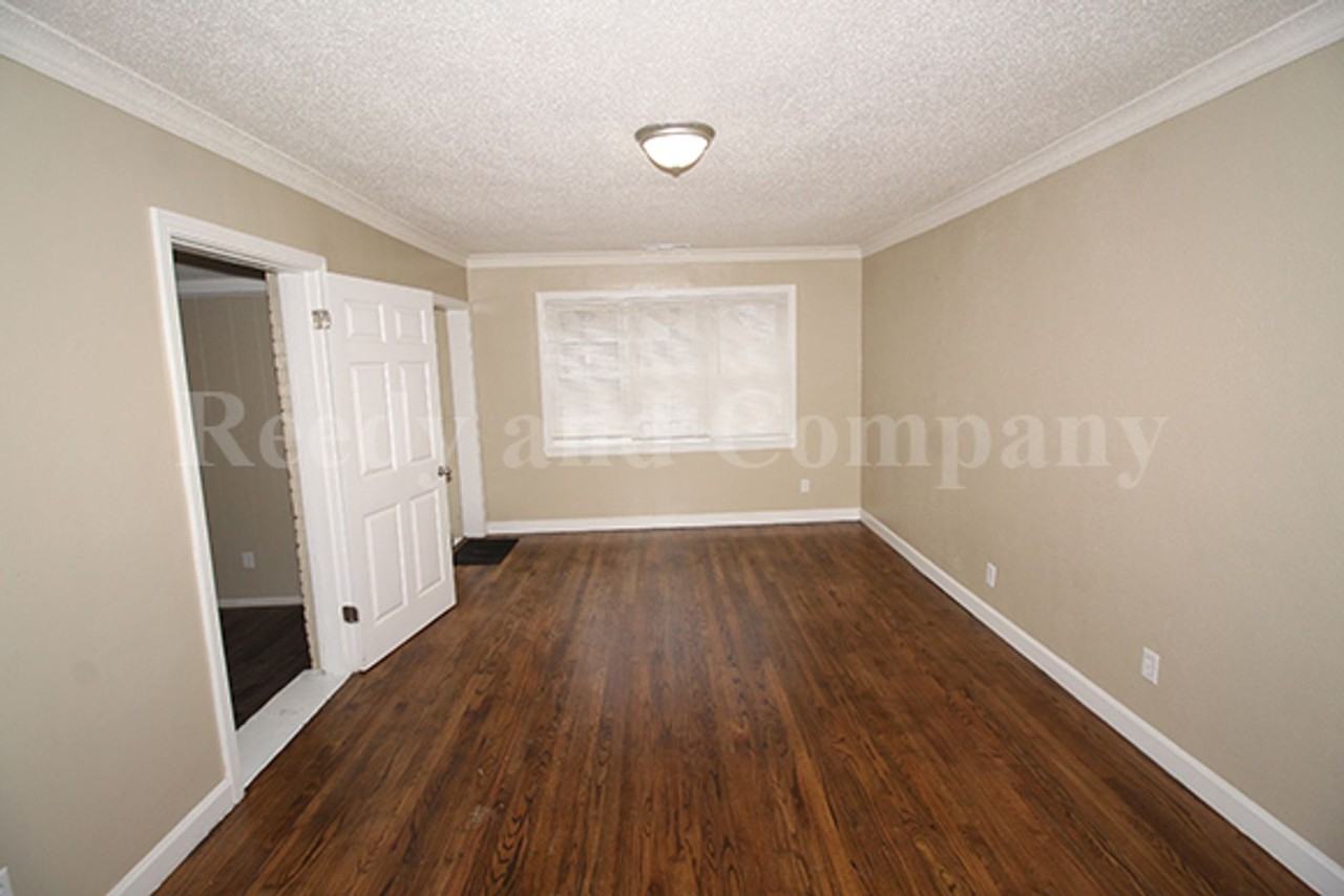 1023 Waring Rd - Photo 7 of 22