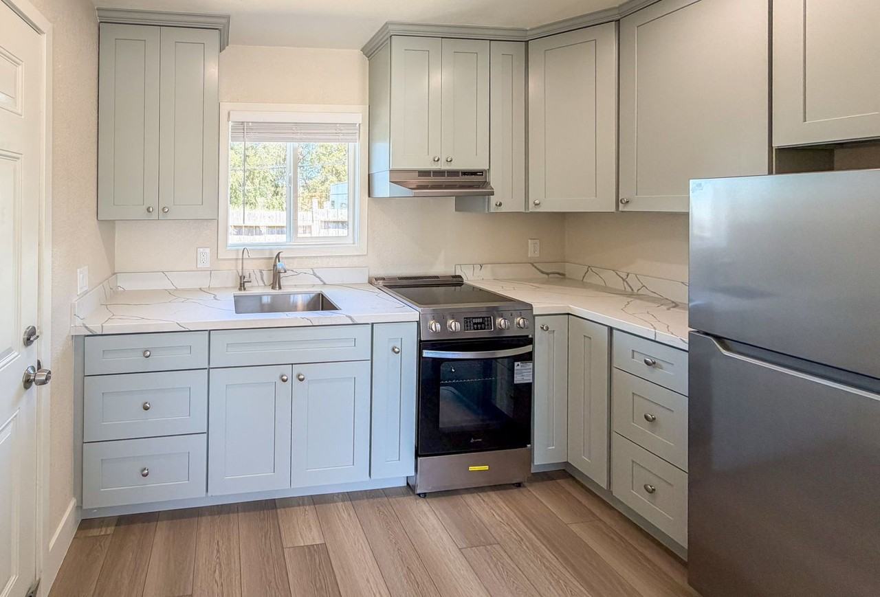 4918 Jensen Rd - Photo 3 of 12