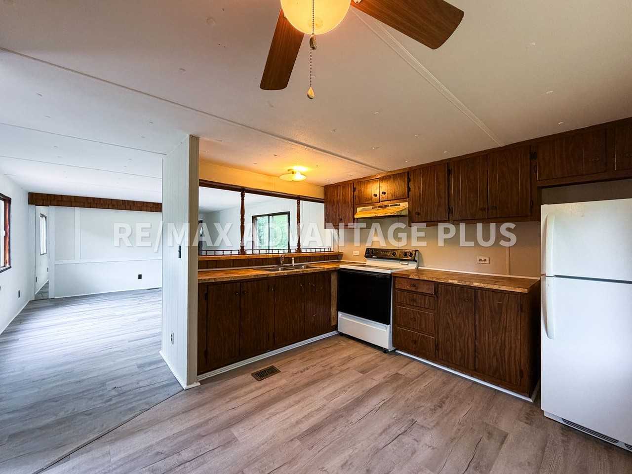 72 Oak Ln - Photo 2 of 10