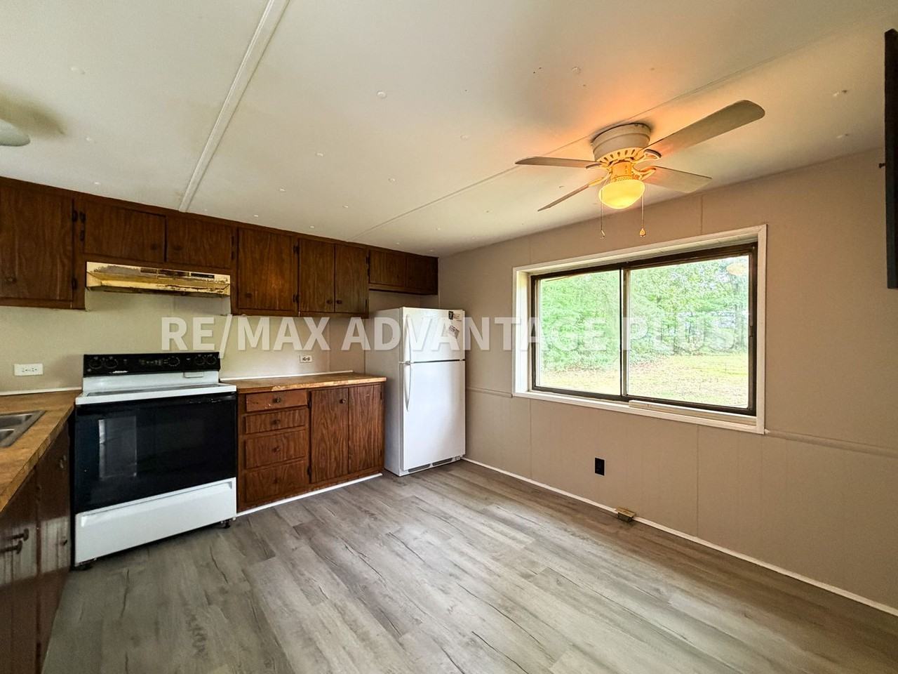 72 Oak Ln - Photo 3 of 10