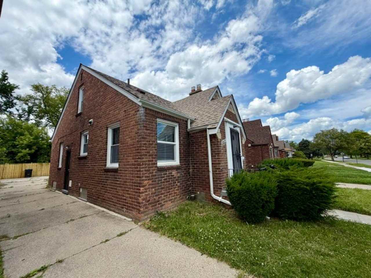 10629 Nottingham Rd - Photo 2 of 16