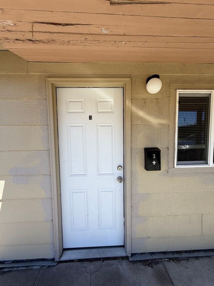 127 Mortimer St #3 - Photo 3 of 8