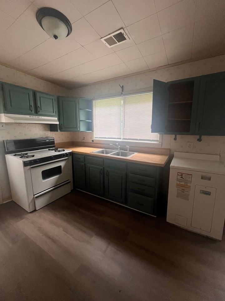1179 Longcrest Rd - Photo 5 of 10