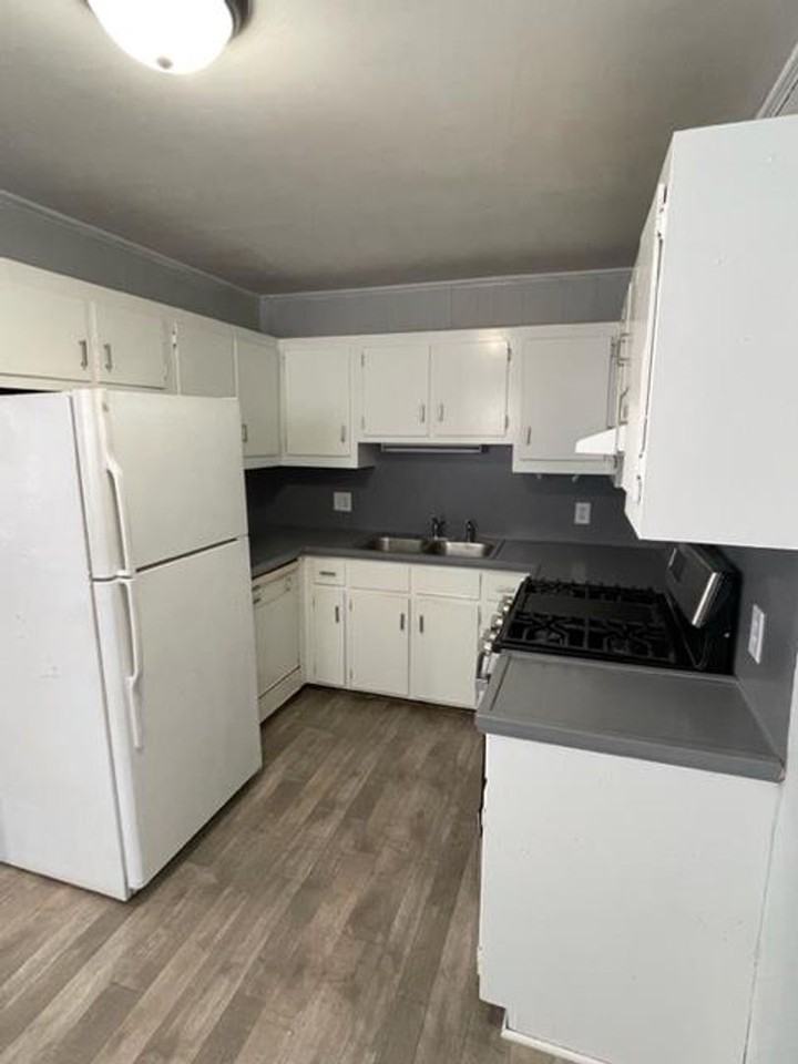 240 Hughes St #A - Photo 2 of 6