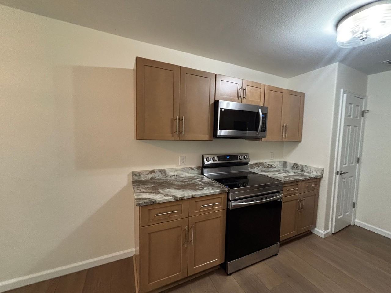 1379 Stratford Ave - Photo 3 of 20