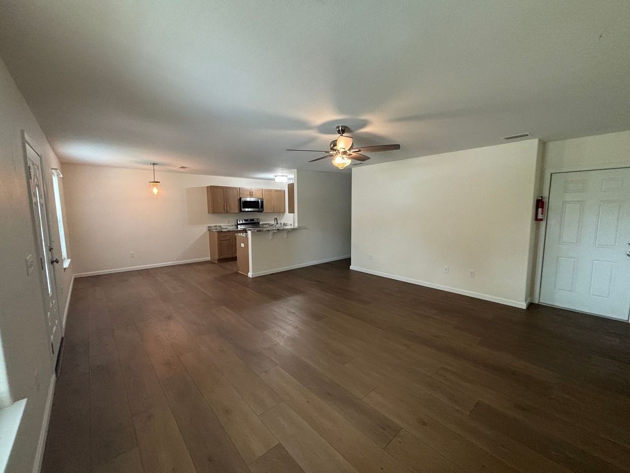 1379 Stratford Ave - Photo 6 of 20
