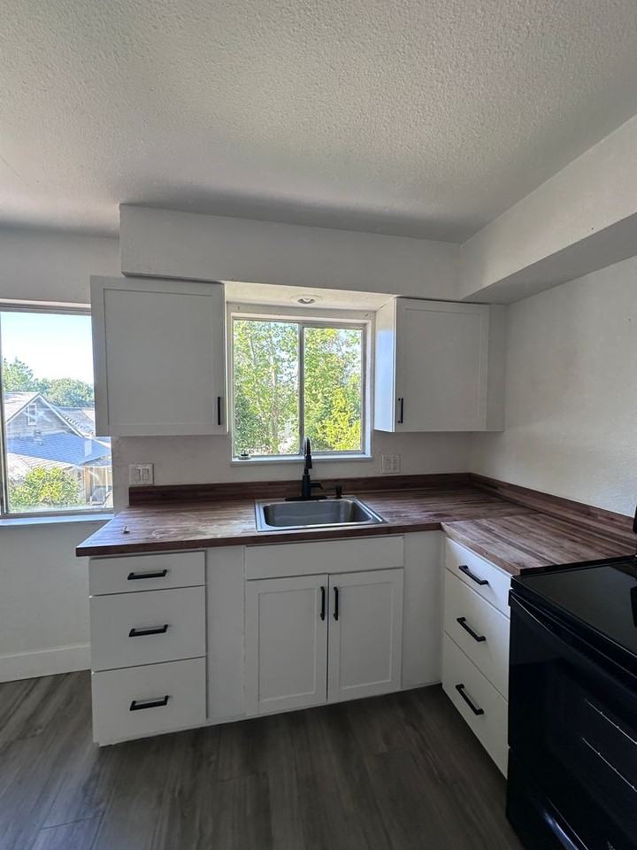 2170 Placer St - Photo 5 of 17