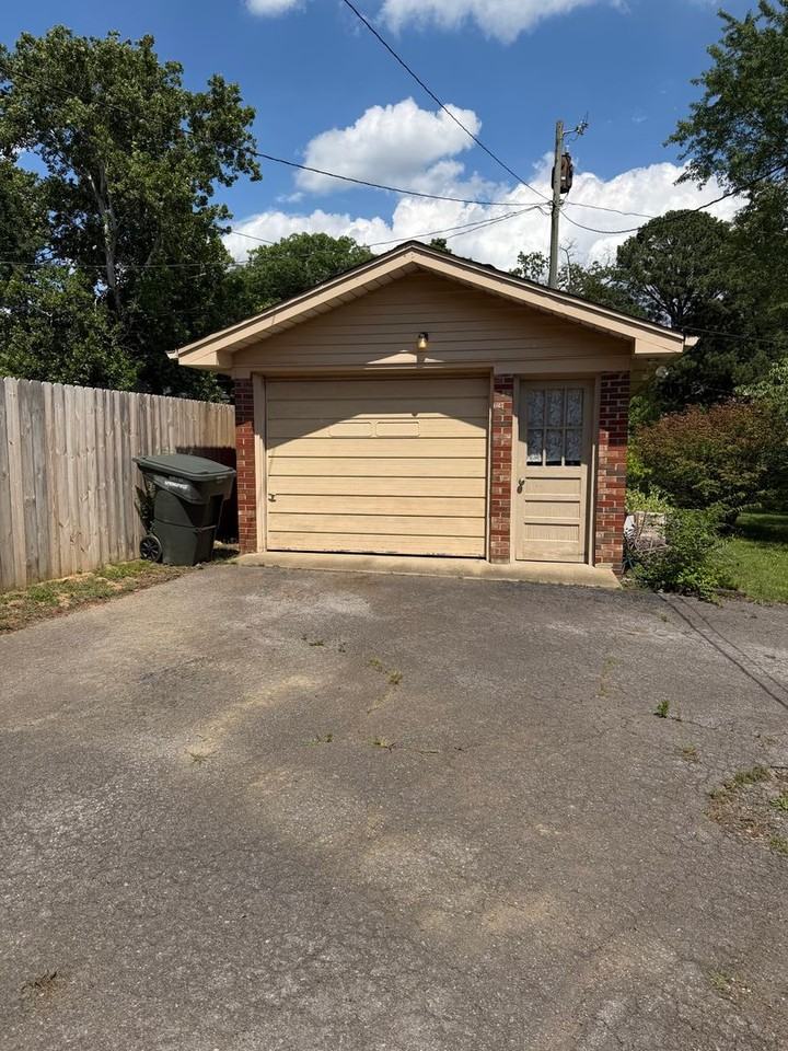 202 Pleasant Hill Dr - Photo 3 of 25