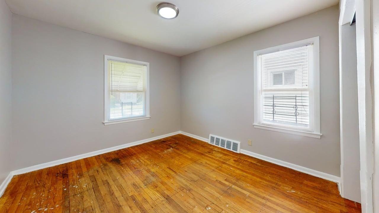 11909 Avon Ave - Photo 5 of 13