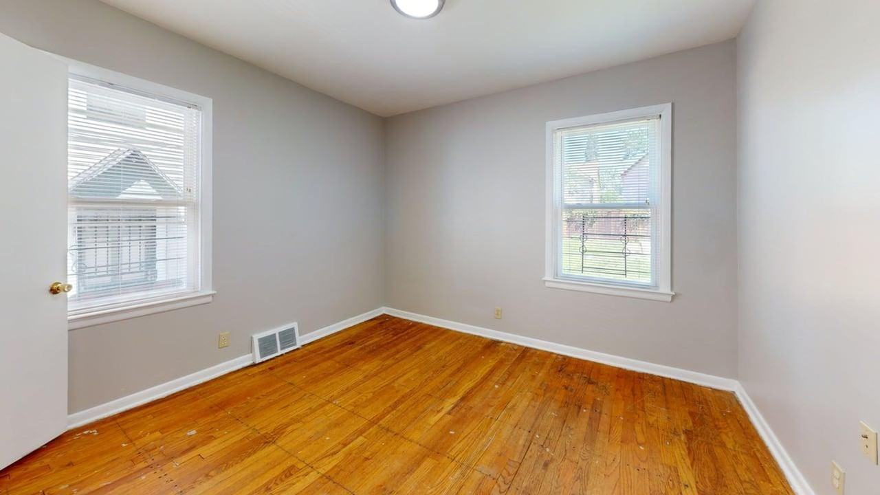 11909 Avon Ave - Photo 7 of 13