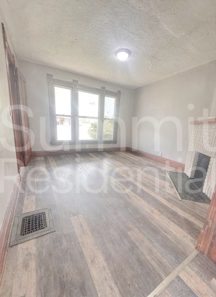 188 Marion Ave - Photo 2 of 8
