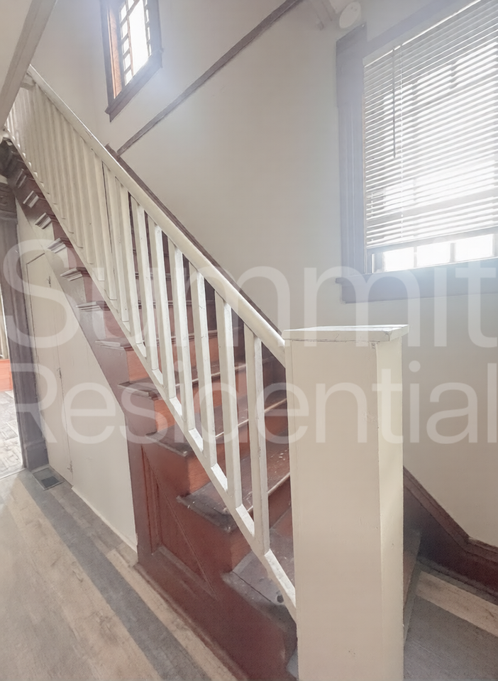 188 Marion Ave - Photo 4 of 8