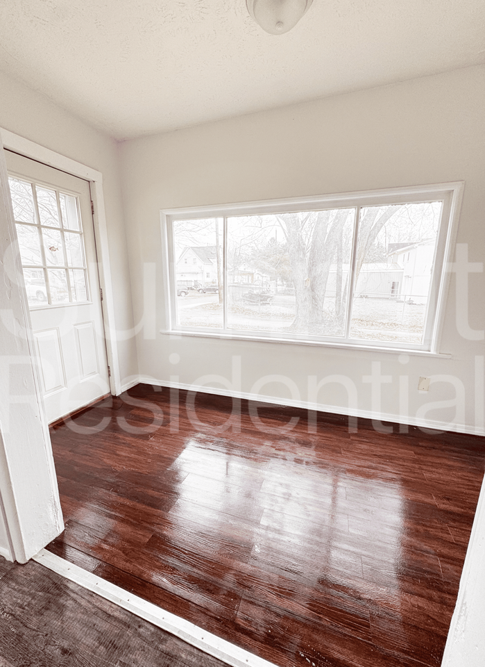 23 Martha Ave - Photo 3 of 6