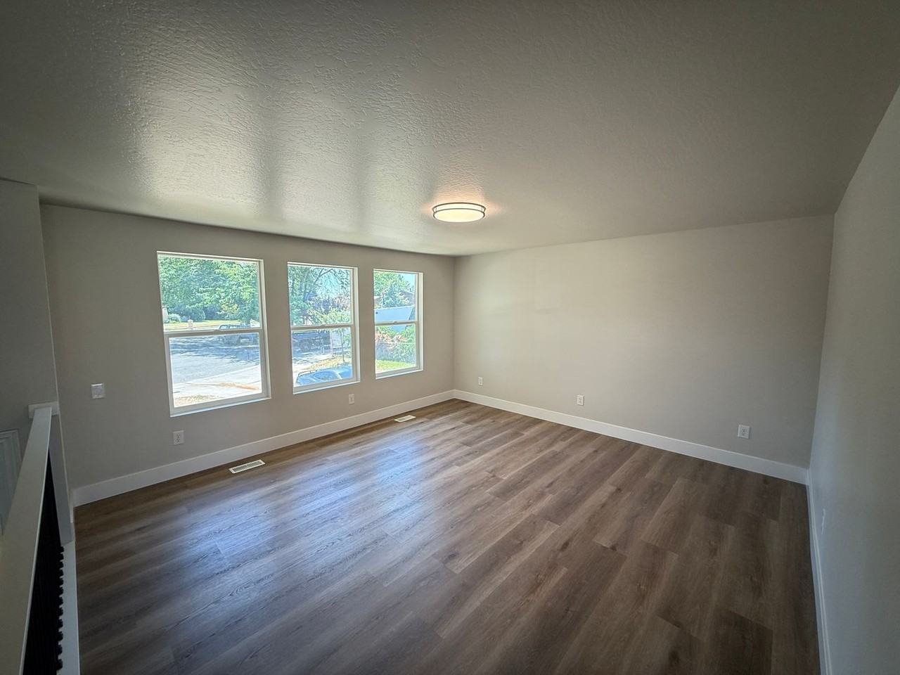 3426 West 5300 South - Photo 4 of 29