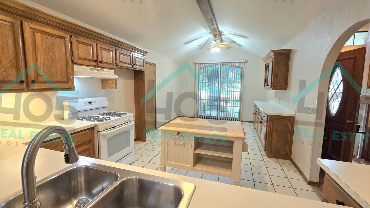 9904 Fox Fair Holw - Photo 4 of 30