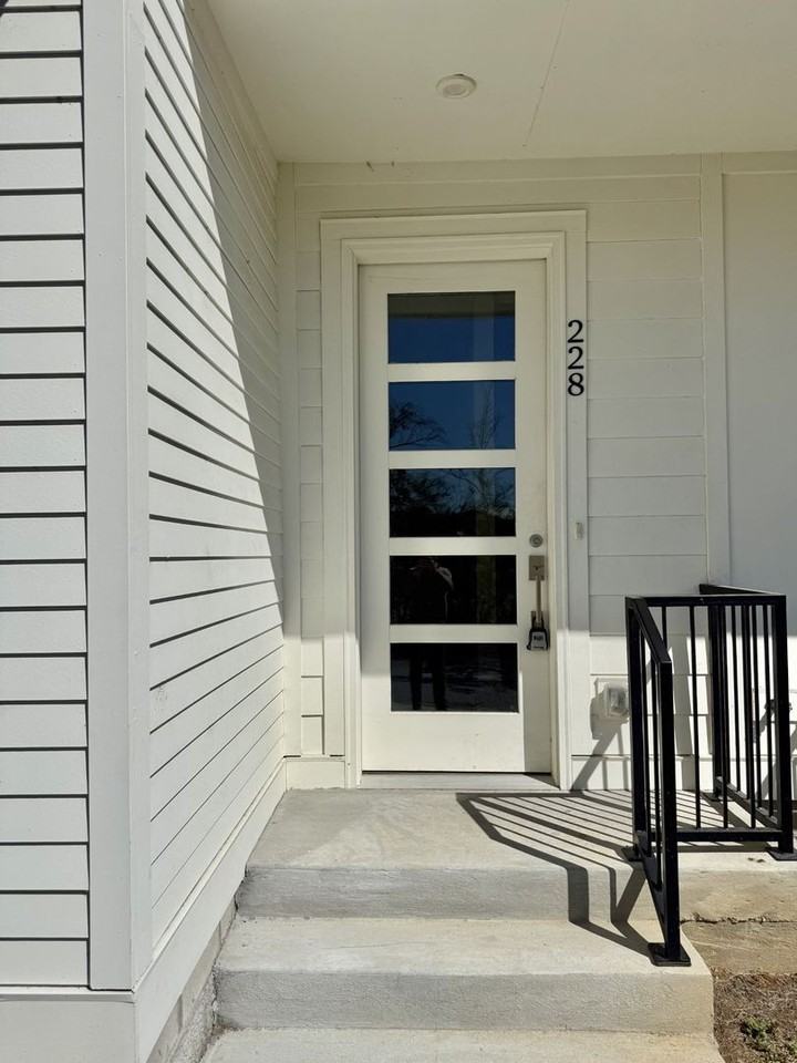 228 Oceola Ave - Photo 3 of 20