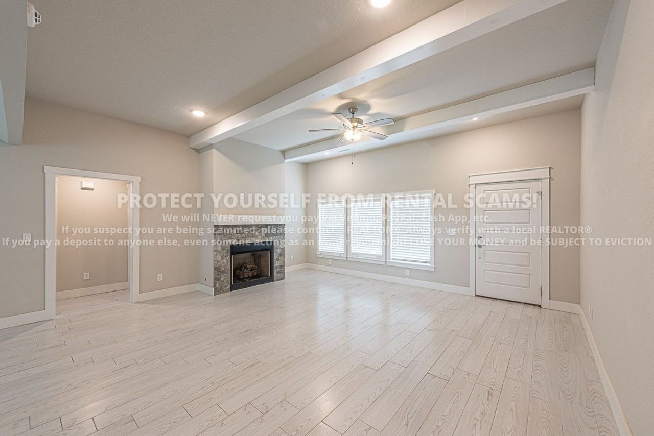 313 N Tacoma St - Photo 4 of 19