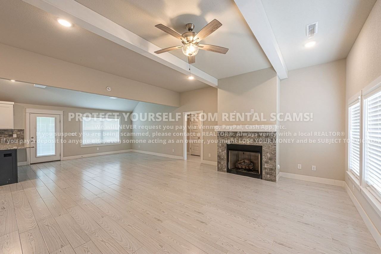 313 N Tacoma St - Photo 5 of 19