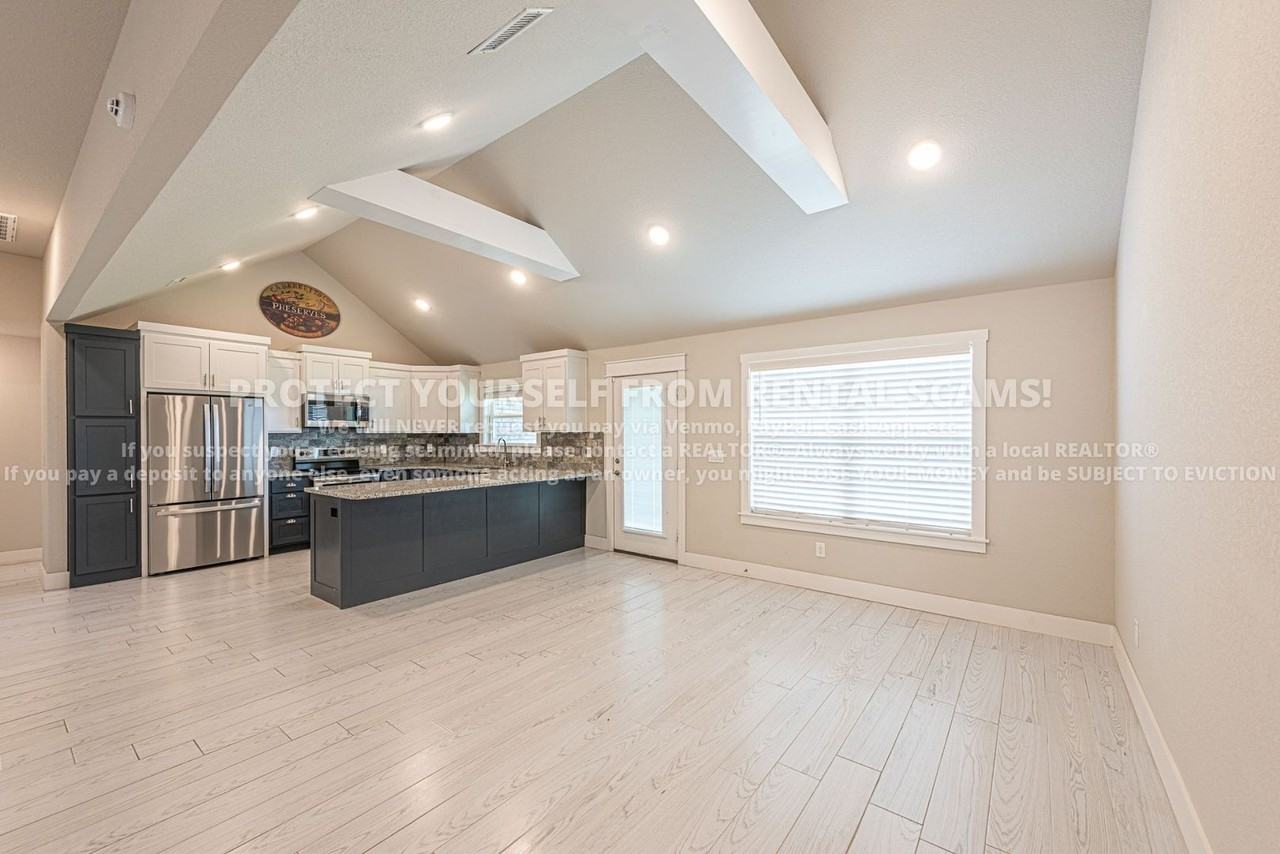 313 N Tacoma St - Photo 6 of 19