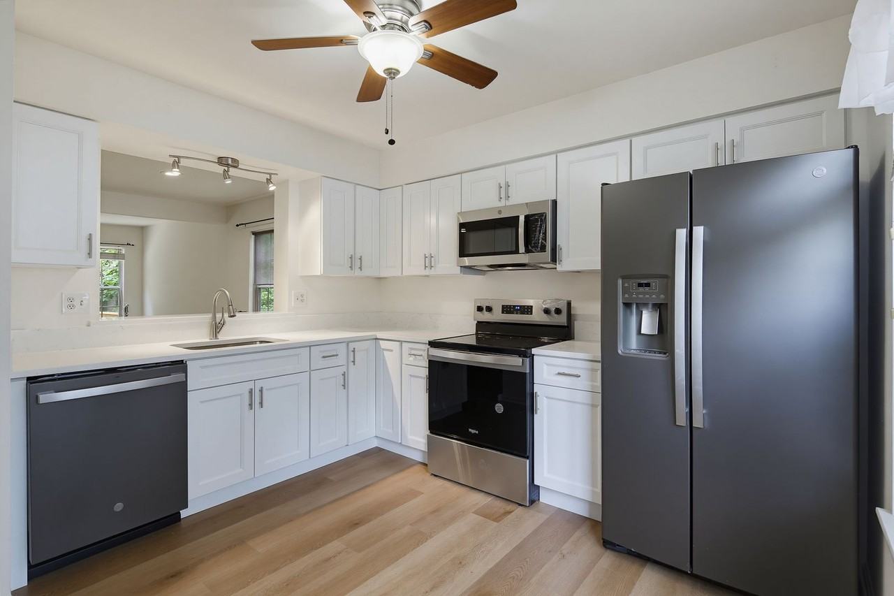 11543 Shell Flower Ln - Photo 2 of 37