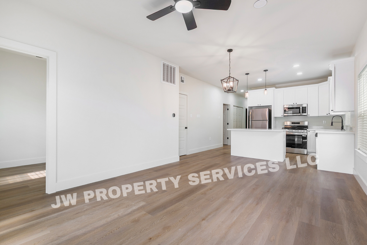 3016 Spain St - Photo 3 of 10