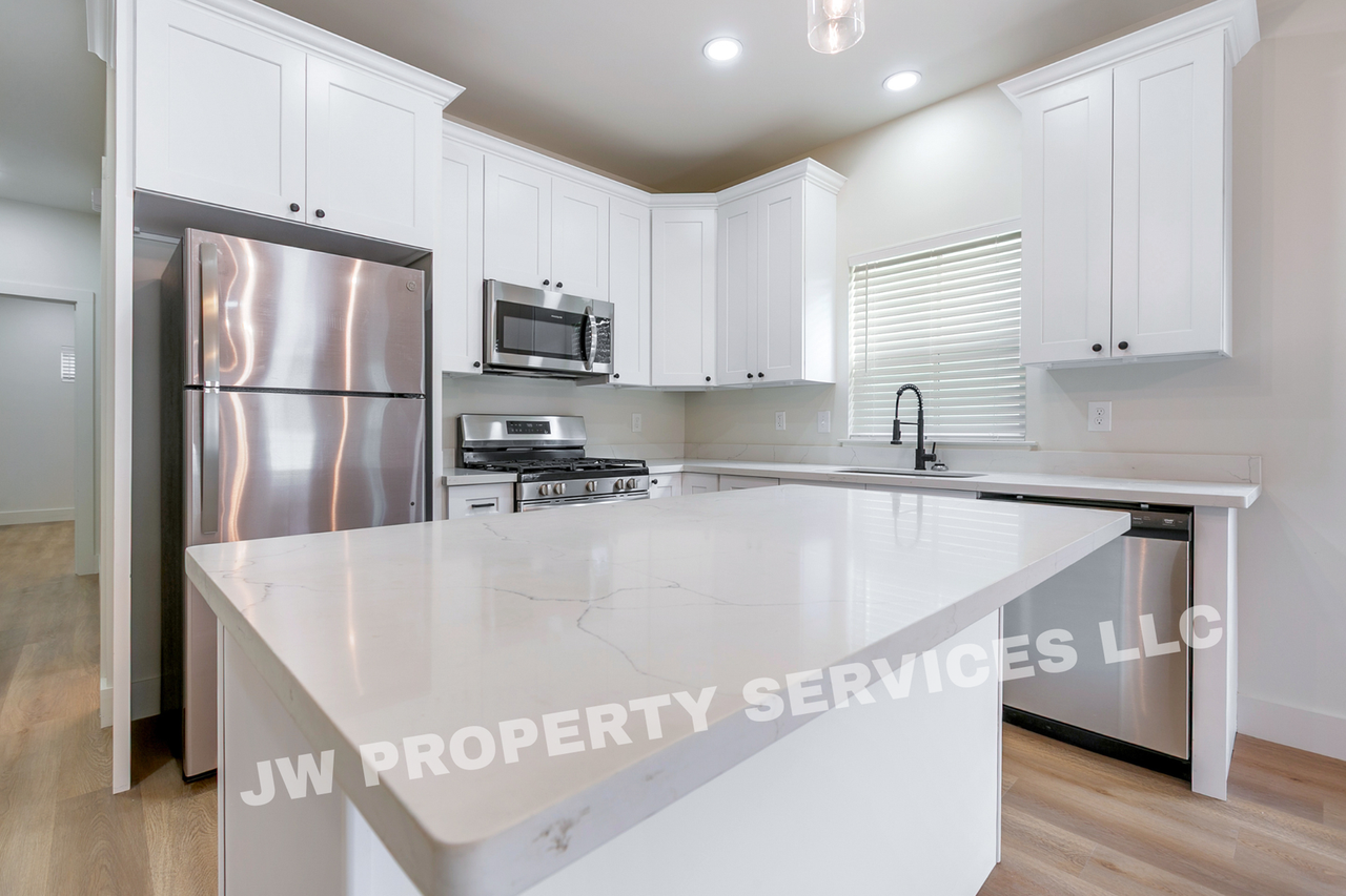 3016 Spain St - Photo 4 of 10