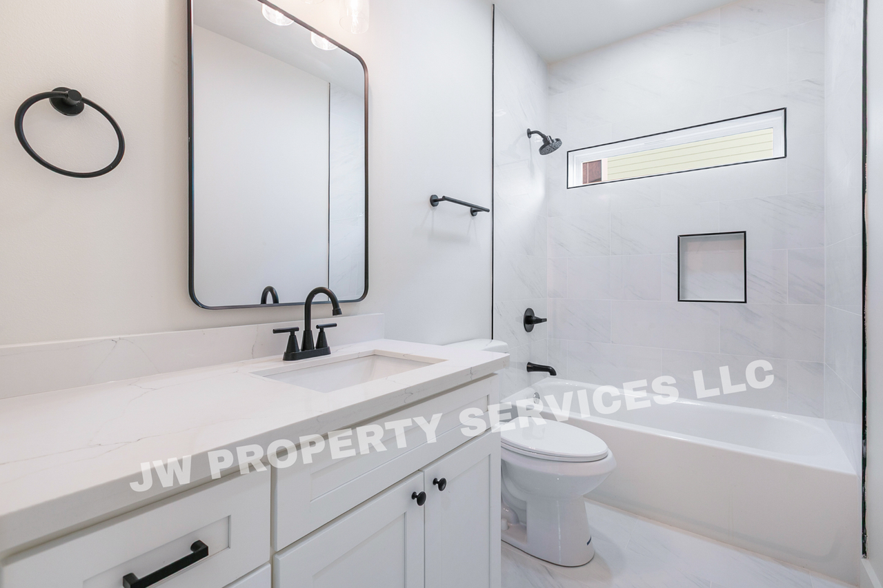 3016 Spain St - Photo 5 of 10