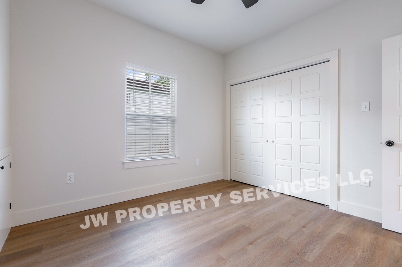 3016 Spain St - Photo 6 of 10