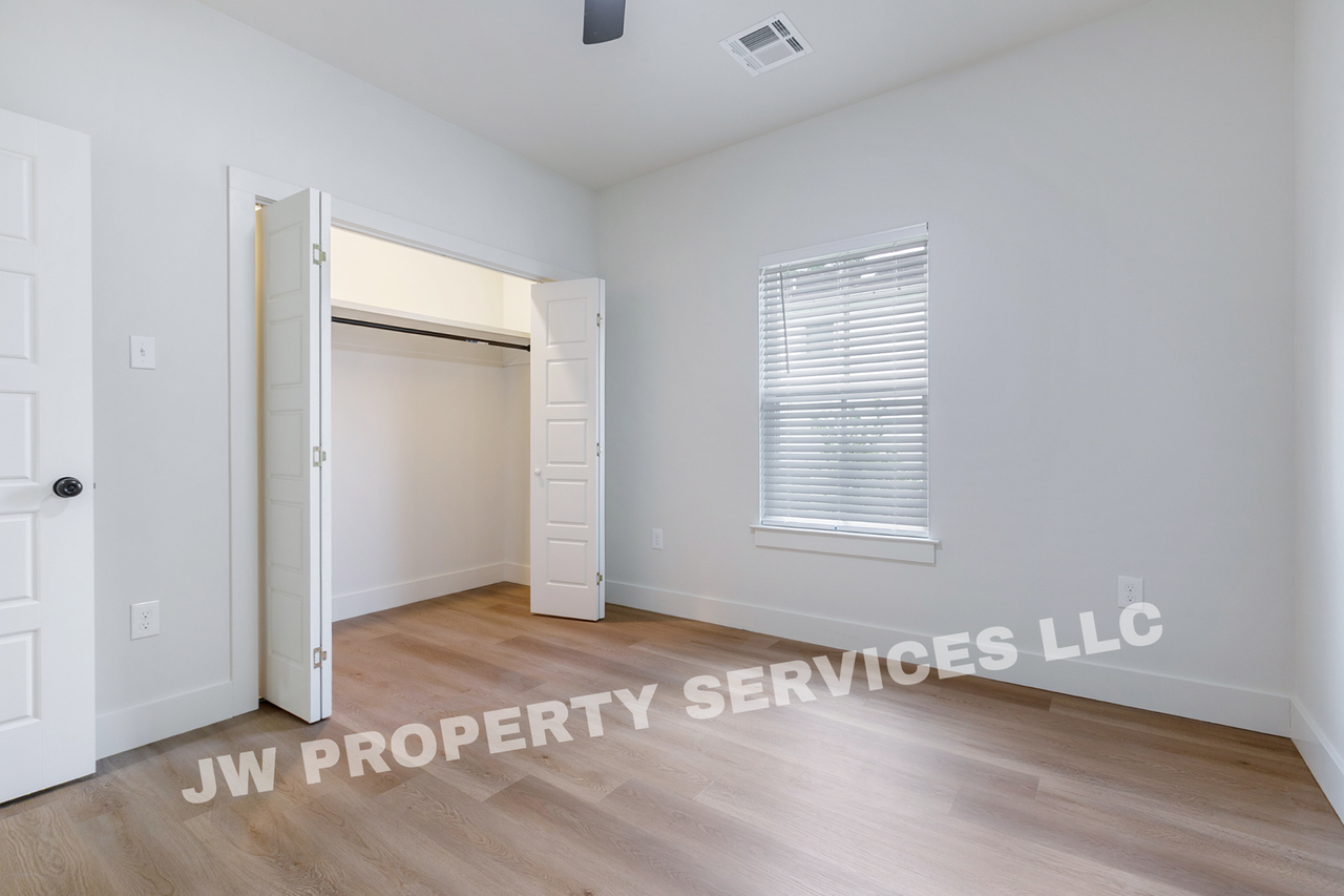 3016 Spain St - Photo 7 of 10