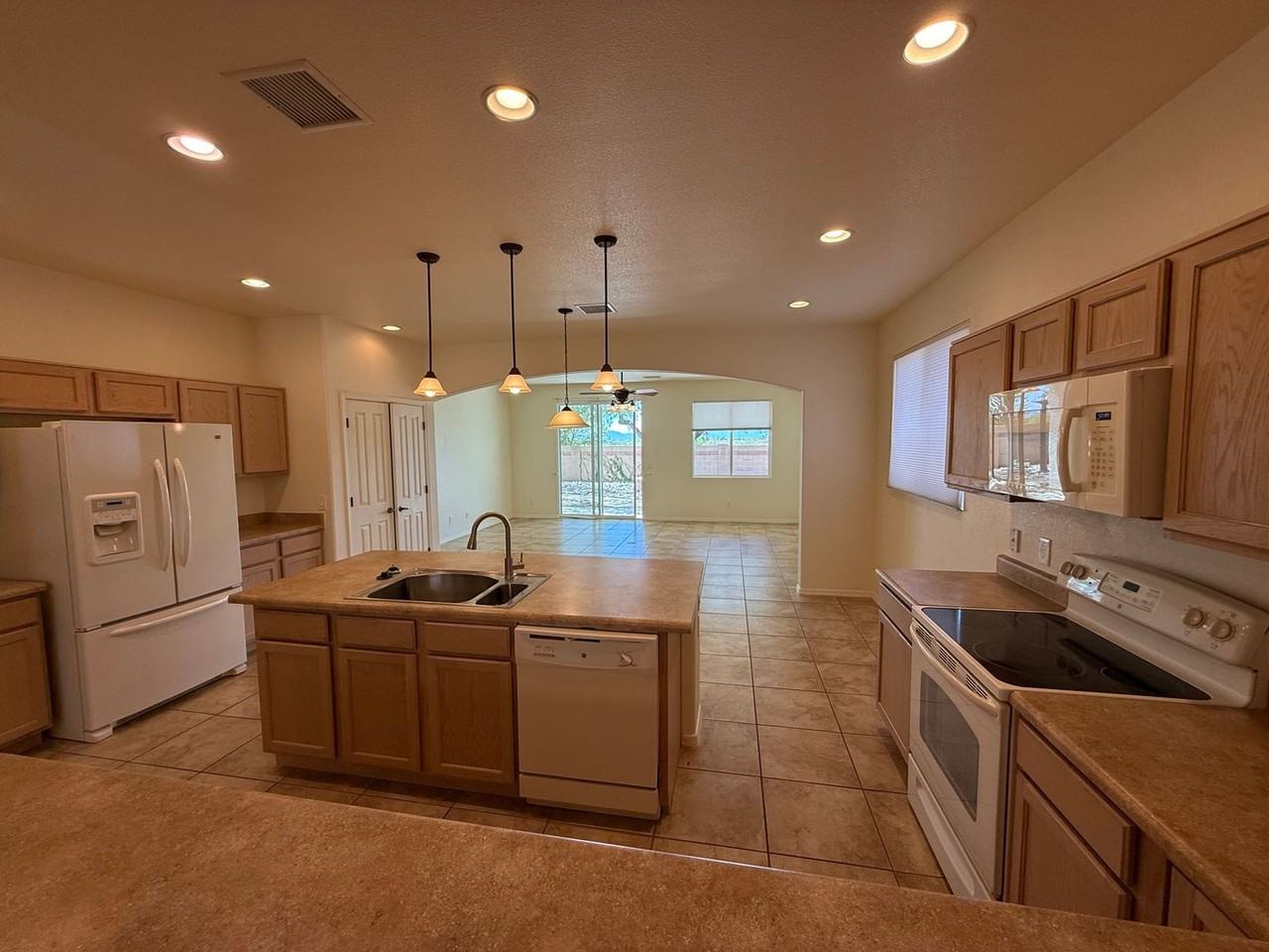 657 Tanner Dr - Photo 4 of 21
