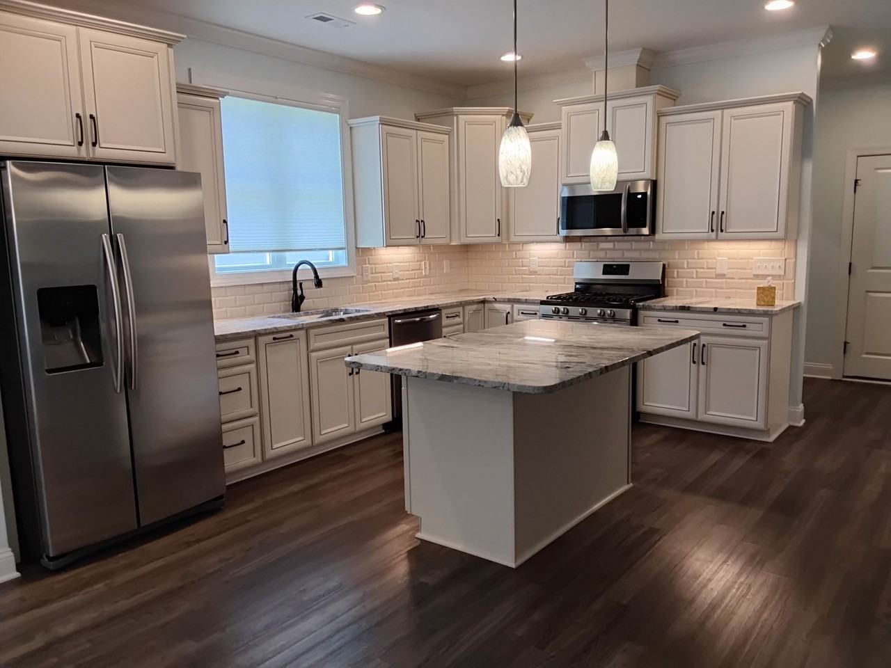 223 Taylorwood Dr - Photo 5 of 46