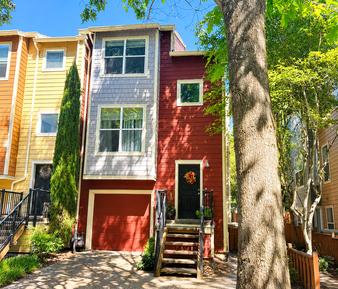 2114 Ne Sheffield Ave - Photo 2 of 5
