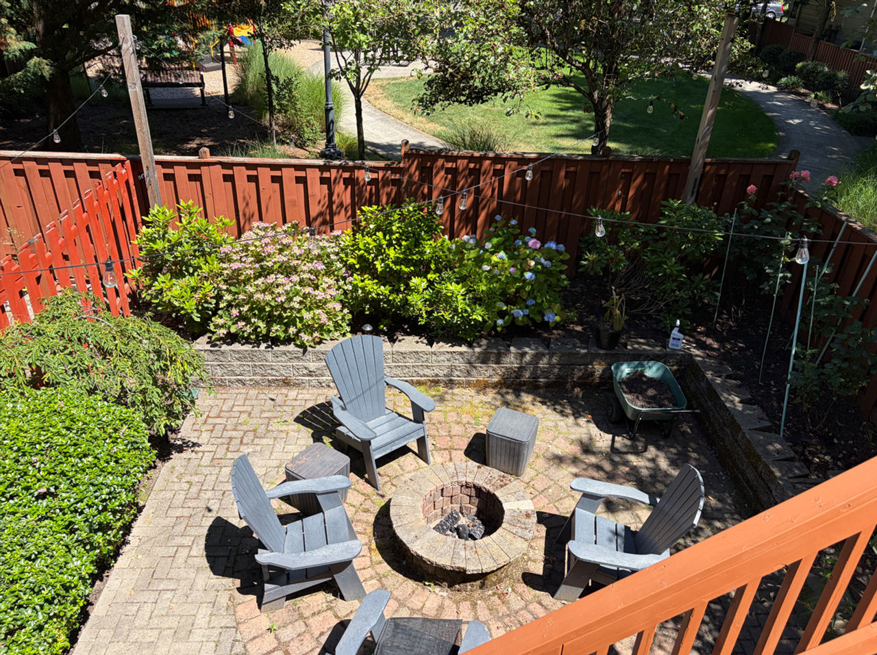 2114 Ne Sheffield Ave - Photo 3 of 5