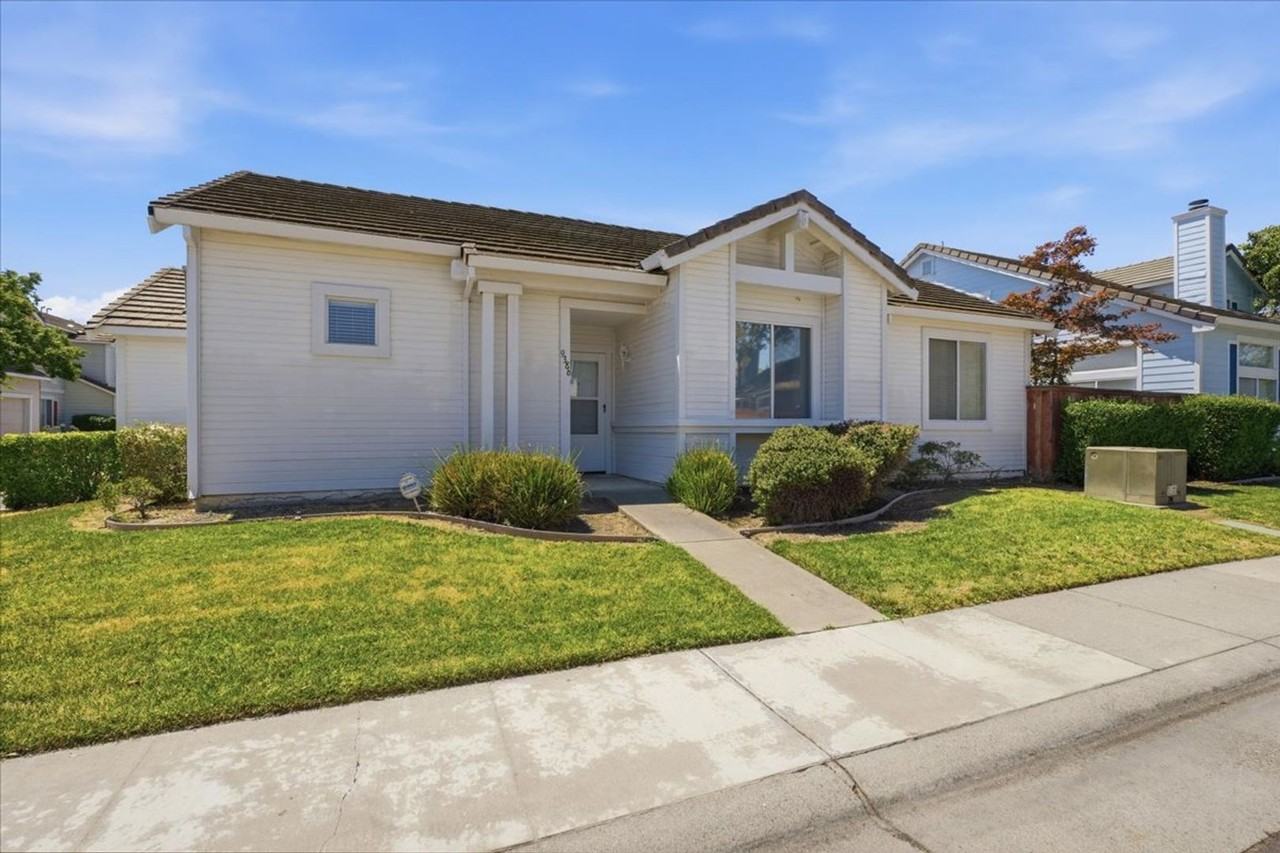 9386 Laguna Pointe Way - Photo 2 of 25