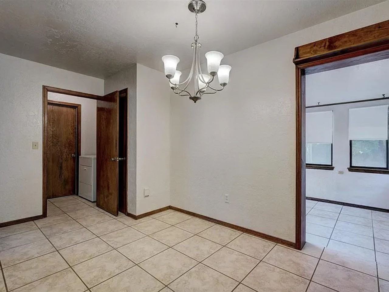 406 Shady Lane Dr - Photo 6 of 24
