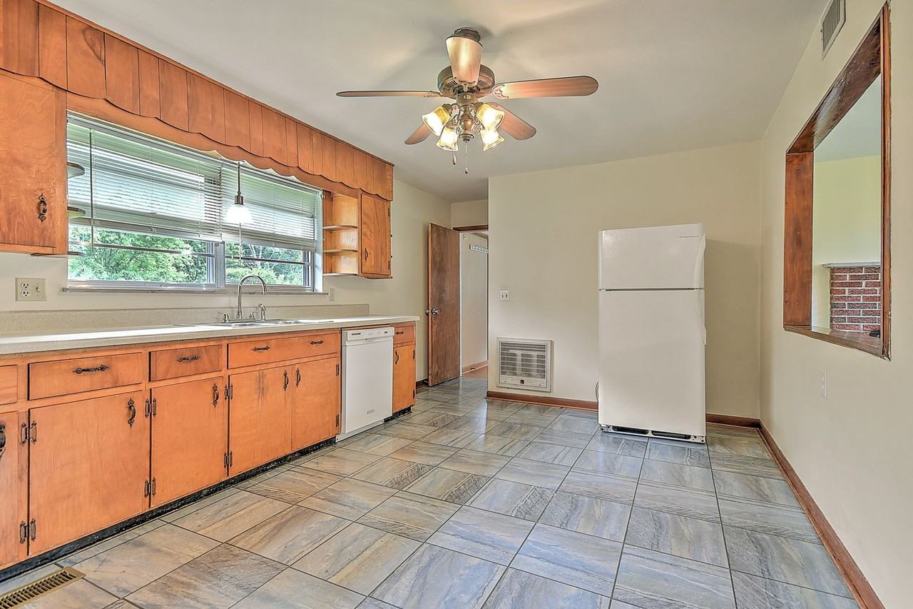 945 Bishop Loop - Photo 4 of 25
