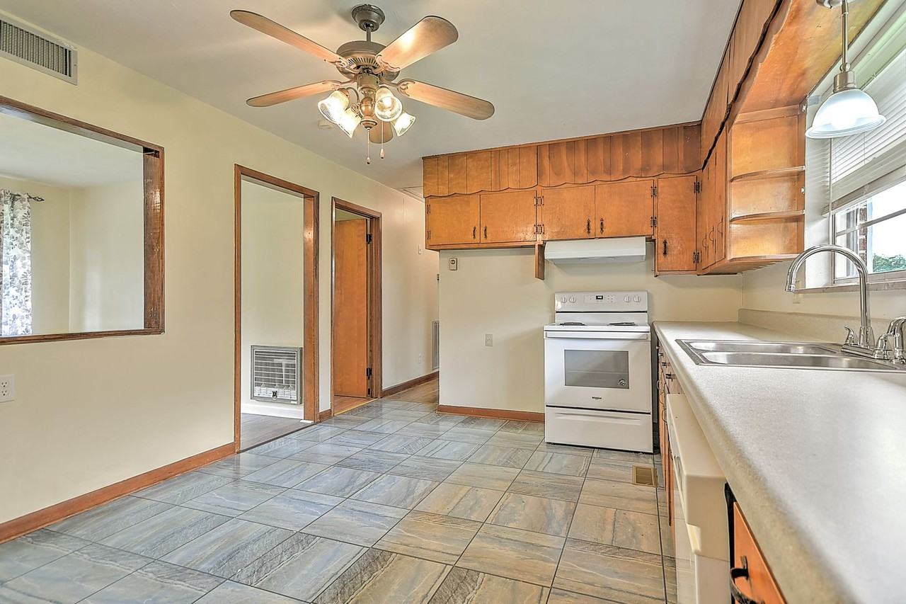 945 Bishop Loop - Photo 6 of 25