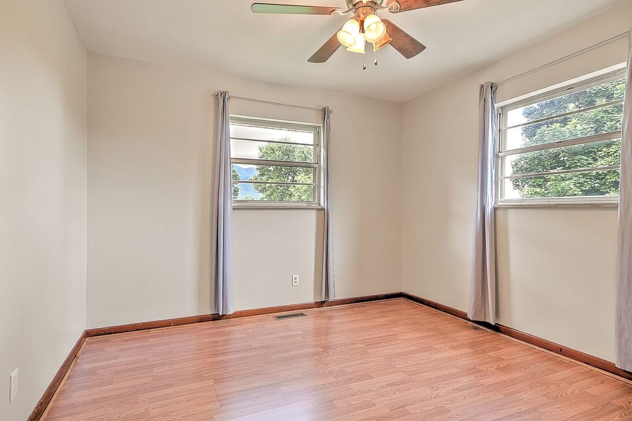 945 Bishop Loop - Photo 7 of 25