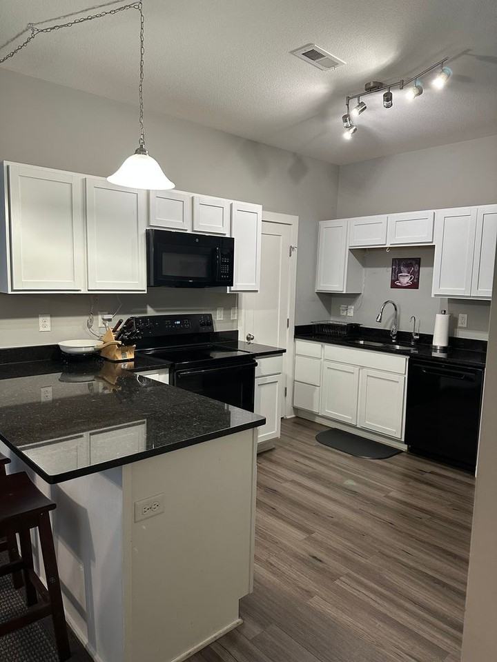 5514 N Edwards Cir - Photo 2 of 8