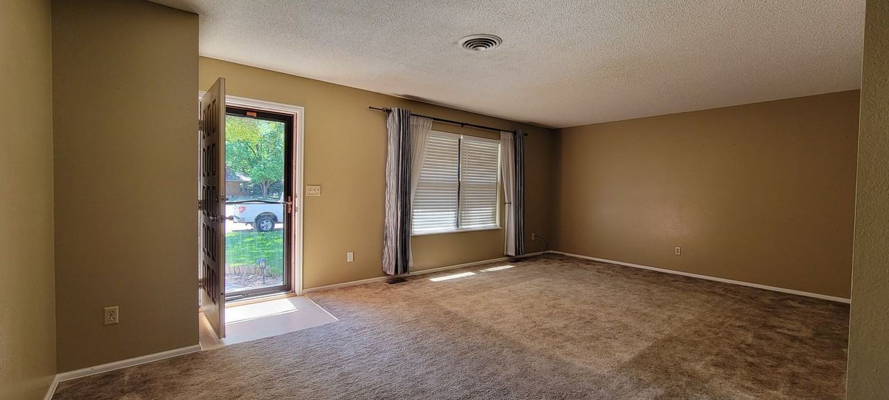 1003 Apple Ln - Photo 7 of 26