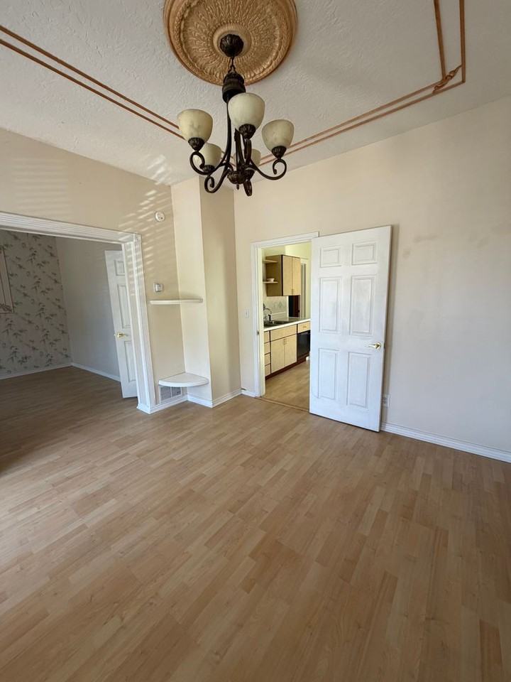 625 Wilmington Ave - Photo 6 of 43