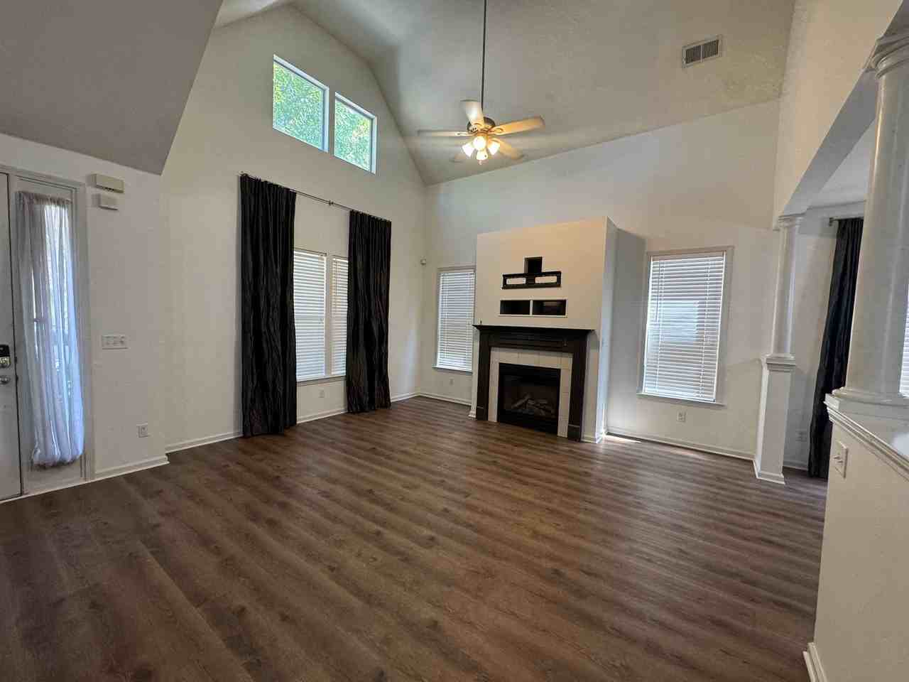 1343 Island Pl E - Photo 4 of 32