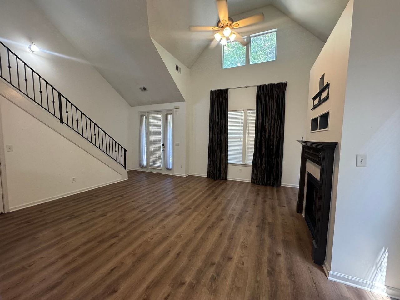 1343 Island Pl E - Photo 6 of 32
